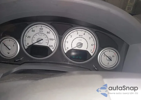 2010 Chrysler Town & Country Touring z USA, uszkodzony, nr VIN 2A4RR5D12AR428246